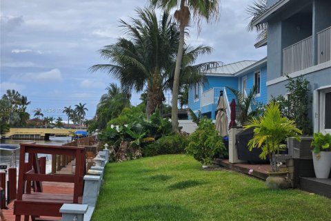 Townhouse in Lighthouse Point, Florida 2 bedrooms, 167.87 sq.m. № 1671538 - photo 6