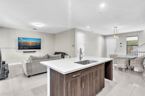 Touwnhouse à vendre à Pembroke Pines, Floride: 3 chambres, 157.19 m2 № 2063368 - photo 16