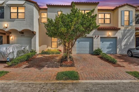 Touwnhouse à vendre à Pembroke Pines, Floride: 3 chambres, 157.19 m2 № 2063368 - photo 2
