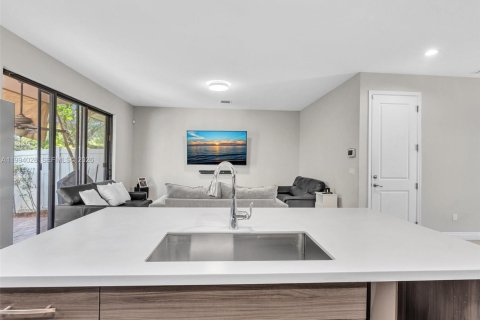 Touwnhouse à vendre à Pembroke Pines, Floride: 3 chambres, 157.19 m2 № 2063368 - photo 17