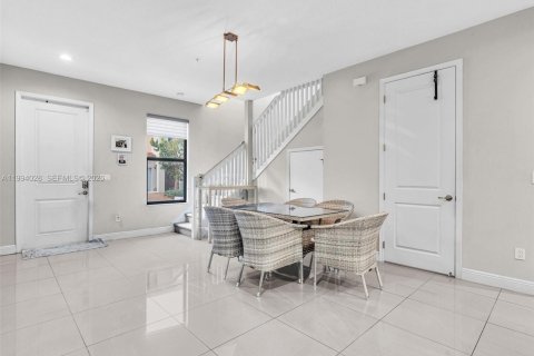 Touwnhouse à vendre à Pembroke Pines, Floride: 3 chambres, 157.19 m2 № 2063368 - photo 7