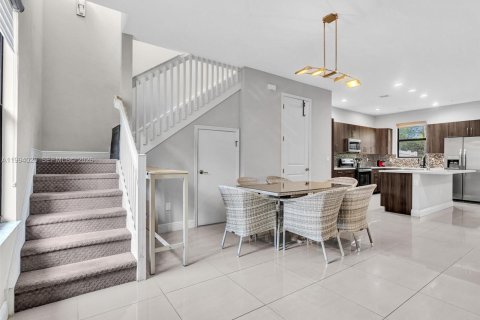 Touwnhouse à vendre à Pembroke Pines, Floride: 3 chambres, 157.19 m2 № 2063368 - photo 5