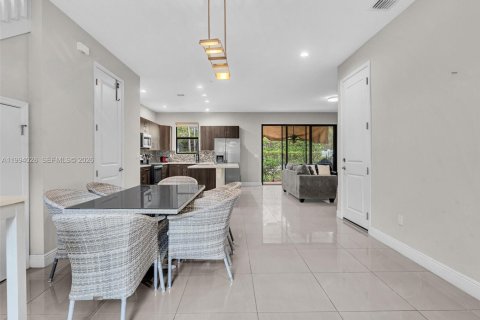 Touwnhouse à vendre à Pembroke Pines, Floride: 3 chambres, 157.19 m2 № 2063368 - photo 6