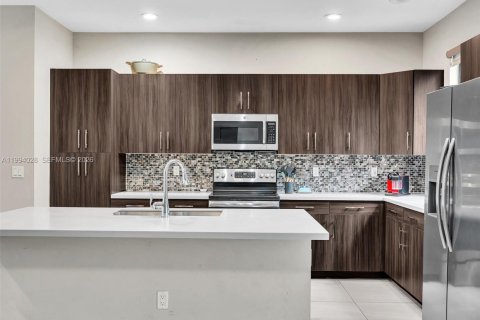 Touwnhouse à vendre à Pembroke Pines, Floride: 3 chambres, 157.19 m2 № 2063368 - photo 12