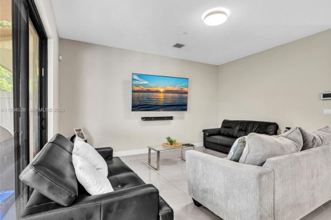 Touwnhouse à vendre à Pembroke Pines, Floride: 3 chambres, 157.19 m2 № 2063368 - photo 10