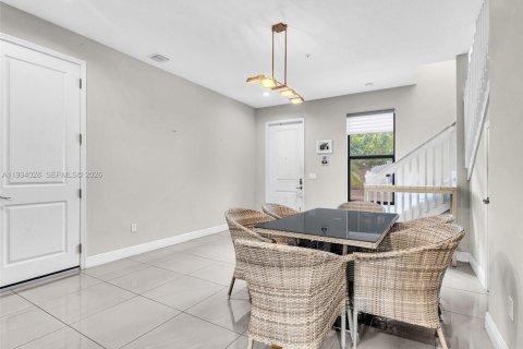 Touwnhouse à vendre à Pembroke Pines, Floride: 3 chambres, 157.19 m2 № 2063368 - photo 8