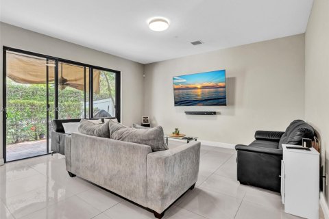 Touwnhouse à vendre à Pembroke Pines, Floride: 3 chambres, 157.19 m2 № 2063368 - photo 9