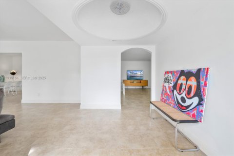 House in Palmetto Bay, Florida 4 bedrooms, 229.38 sq.m. № 1994544 - photo 8