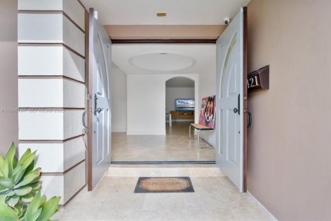 House in Palmetto Bay, Florida 4 bedrooms, 229.38 sq.m. № 1994544 - photo 5