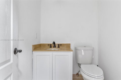 House in Palmetto Bay, Florida 4 bedrooms, 229.38 sq.m. № 1994544 - photo 19