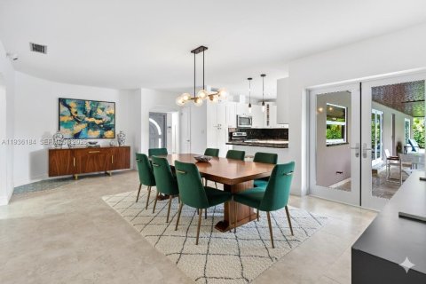 House in Palmetto Bay, Florida 4 bedrooms, 229.38 sq.m. № 1994544 - photo 14