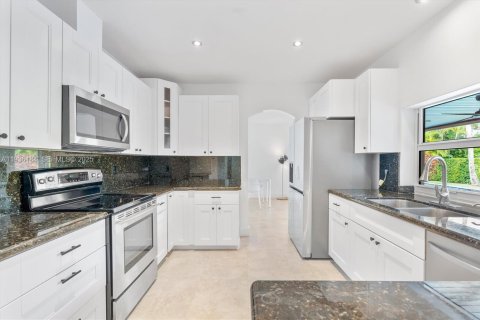 House in Palmetto Bay, Florida 4 bedrooms, 229.38 sq.m. № 1994544 - photo 13