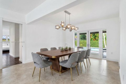 House in Palmetto Bay, Florida 4 bedrooms, 229.38 sq.m. № 1994544 - photo 9