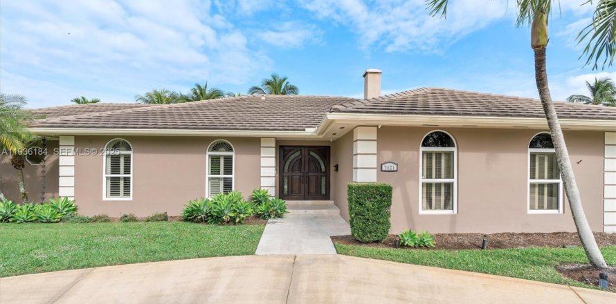 House in Palmetto Bay, Florida 4 bedrooms, 229.38 sq.m. № 1994544