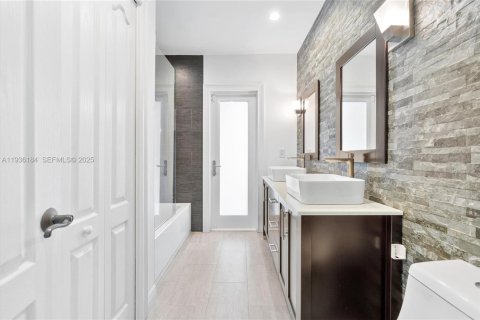 House in Palmetto Bay, Florida 4 bedrooms, 229.38 sq.m. № 1994544 - photo 20