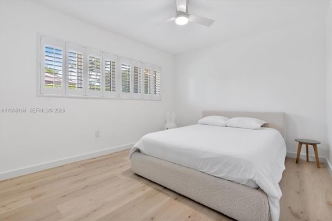 House in Palmetto Bay, Florida 4 bedrooms, 229.38 sq.m. № 1994544 - photo 30