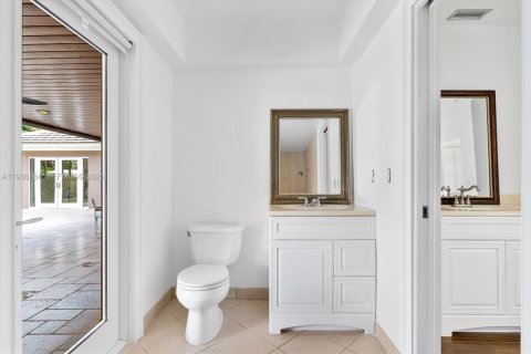 House in Palmetto Bay, Florida 4 bedrooms, 229.38 sq.m. № 1994544 - photo 28