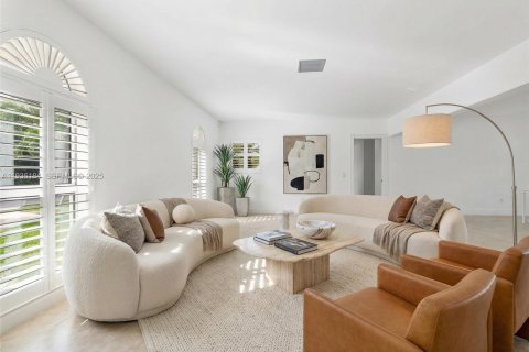 House in Palmetto Bay, Florida 4 bedrooms, 229.38 sq.m. № 1994544 - photo 6