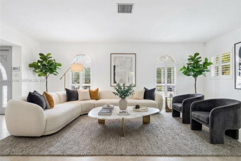 House in Palmetto Bay, Florida 4 bedrooms, 229.38 sq.m. № 1994544 - photo 7