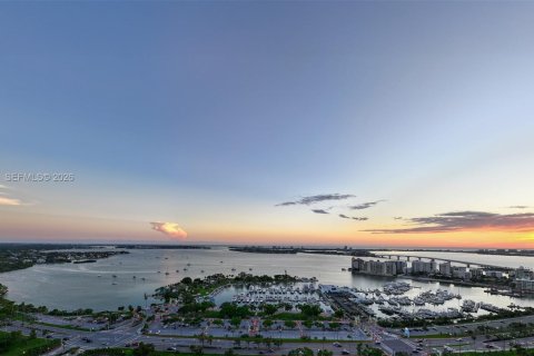 Condo in Sarasota, Florida, 3 bedrooms  № 2082621 - photo 19