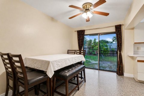 Villa ou maison à vendre à Oakland Park, Floride: 2 chambres, 76.92 m2 № 2084420 - photo 4