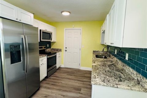 Casa en alquiler en Saint Petersburg, Florida, 3 dormitorios, 92.34 m2 № 1866943 - foto 2