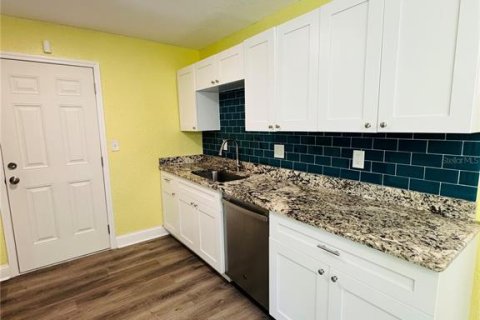 Casa en alquiler en Saint Petersburg, Florida, 3 dormitorios, 92.34 m2 № 1866943 - foto 4