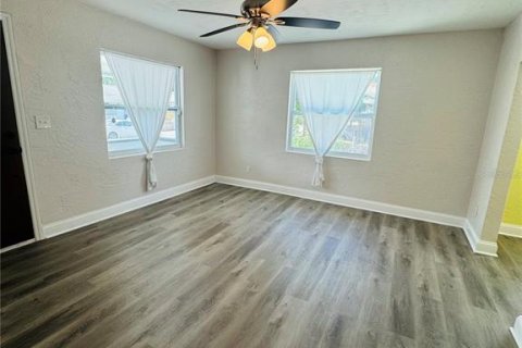 Casa en alquiler en Saint Petersburg, Florida, 3 dormitorios, 92.34 m2 № 1866943 - foto 8