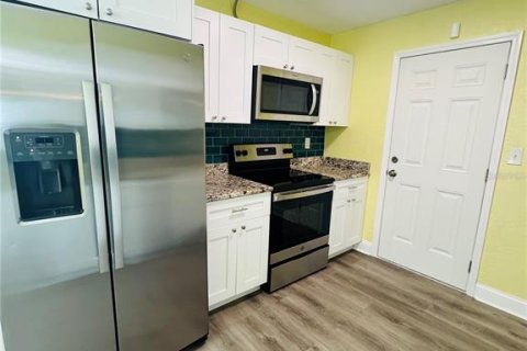 Casa en alquiler en Saint Petersburg, Florida, 3 dormitorios, 92.34 m2 № 1866943 - foto 3