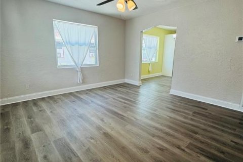 Casa en alquiler en Saint Petersburg, Florida, 3 dormitorios, 92.34 m2 № 1866943 - foto 9