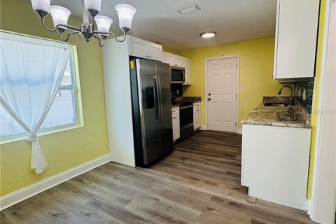 Casa en alquiler en Saint Petersburg, Florida, 3 dormitorios, 92.34 m2 № 1866943 - foto 6