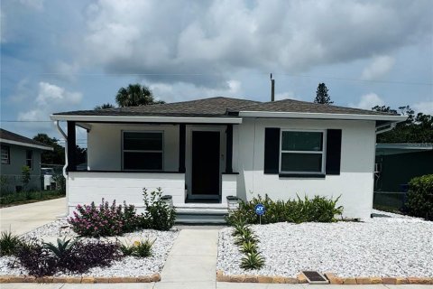 Casa en alquiler en Saint Petersburg, Florida, 3 dormitorios, 92.34 m2 № 1866943 - foto 1