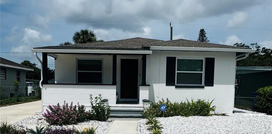 Villa ou maison à Saint Petersburg, Floride 3 chambres, 92.34 m2 № 1866943