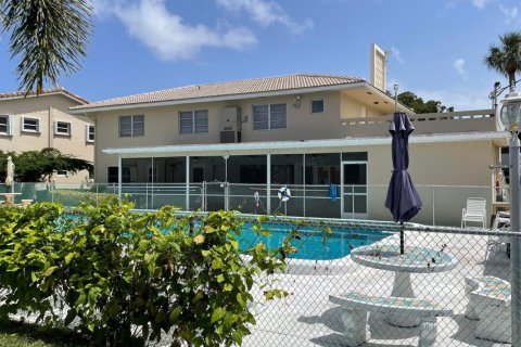 Condo in Lighthouse Point, Florida, 1 bedroom  № 1231439 - photo 1