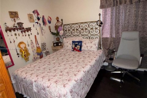 Villa ou maison à vendre à Miami, Floride: 4 chambres, 204.85 m2 № 1985336 - photo 27