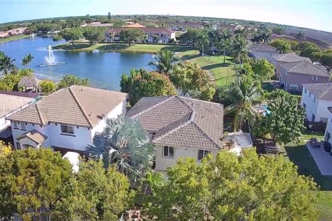 Villa ou maison à vendre à Miami, Floride: 4 chambres, 204.85 m2 № 1985336 - photo 1