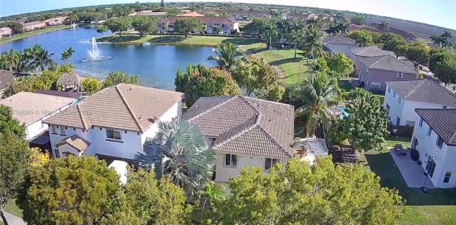 Villa ou maison à Miami, Floride 4 chambres, 204.85 m2 № 1985336