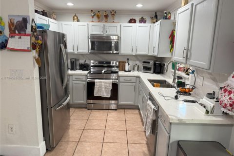 Villa ou maison à vendre à Miami, Floride: 4 chambres, 204.85 m2 № 1985336 - photo 29