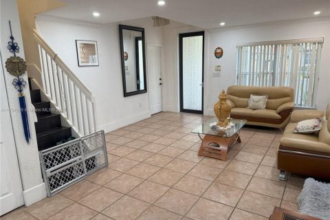 Villa ou maison à vendre à Miami, Floride: 4 chambres, 204.85 m2 № 1985336 - photo 11