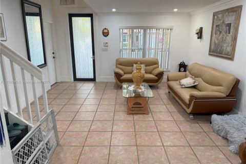 Villa ou maison à vendre à Miami, Floride: 4 chambres, 204.85 m2 № 1985336 - photo 10