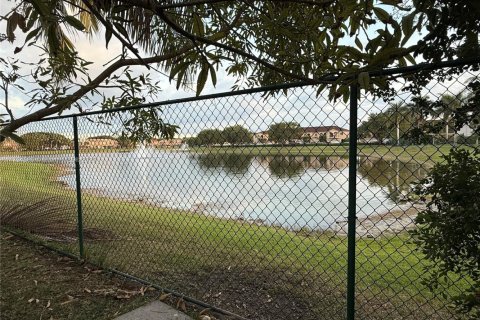 Villa ou maison à vendre à Miami, Floride: 4 chambres, 204.85 m2 № 1985336 - photo 6