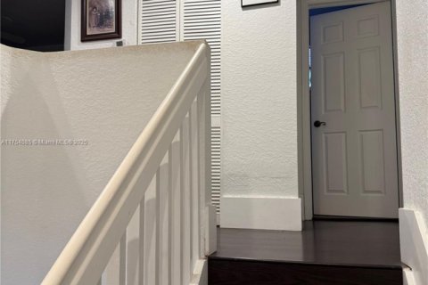 Villa ou maison à vendre à Miami, Floride: 4 chambres, 204.85 m2 № 1985336 - photo 13