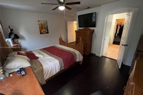 Villa ou maison à vendre à Miami, Floride: 4 chambres, 204.85 m2 № 1985336 - photo 18