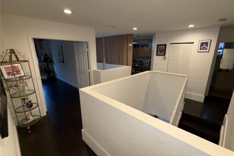 Villa ou maison à vendre à Miami, Floride: 4 chambres, 204.85 m2 № 1985336 - photo 15