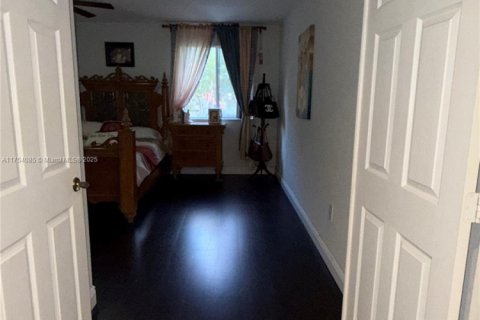 Villa ou maison à vendre à Miami, Floride: 4 chambres, 204.85 m2 № 1985336 - photo 19