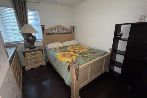 Villa ou maison à vendre à Miami, Floride: 4 chambres, 204.85 m2 № 1985336 - photo 16