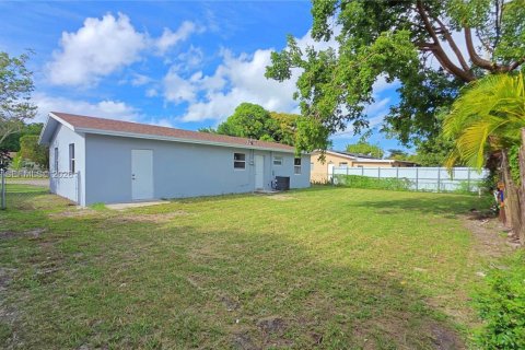 Villa ou maison à louer à Pompano Beach, Floride: 4 chambres, 140.47 m2 № 1999174 - photo 12