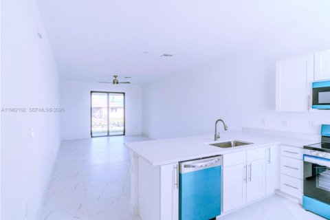 Immobilier commercial à vendre à Lehigh Acres, Floride: 208.29 m2 № 2080898 - photo 5