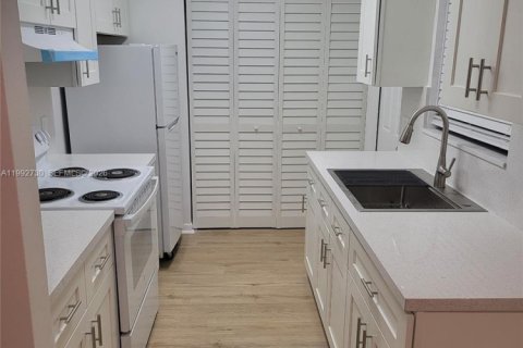 Immobilier commercial à vendre à Hollywood, Floride № 2056911 - photo 6