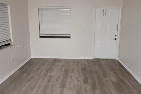 Immobilier commercial à vendre à Hollywood, Floride № 2056911 - photo 16